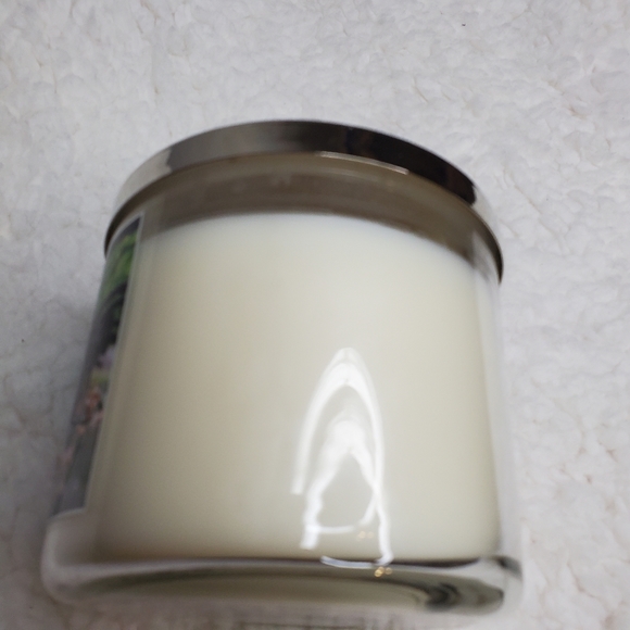 Bath & Body Works New York Rosewater Candle NWT - Picture 4 of 7